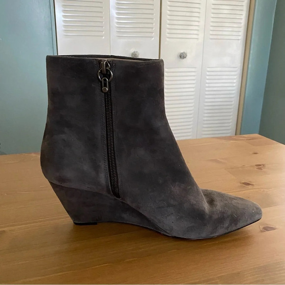 Donald Pliner Jae Women's Boots Sz 8.5 Gray Leather Side Zip Wedge Bootie Shoes - Picture 3 of 13